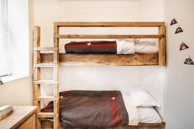 $2,400 | 1002 Highway 3, Unit 1 WEST, Holderness, NH 03245