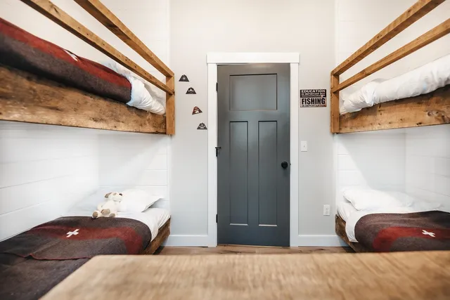 $2,400 | 1002 Highway 3, Unit 1 WEST, Holderness, NH 03245