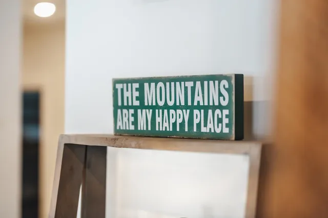 $2,400 | 1002 Highway 3, Unit 1 WEST, Holderness, NH 03245