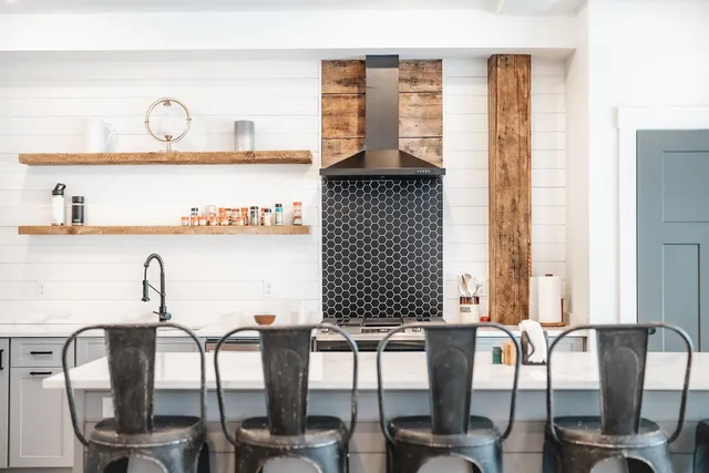 $2,400 | 1002 Highway 3, Unit 1 WEST, Holderness, NH 03245