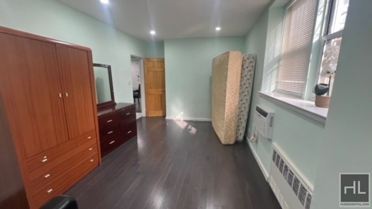 390 Rugby Road, Unit L1 Brooklyn, NY 11226 - Photo 6 of 29 Photo 6