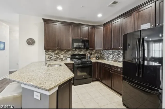 $399,000 | 169 Tarrington Road, Unit 203, Hamburg, NJ 07419