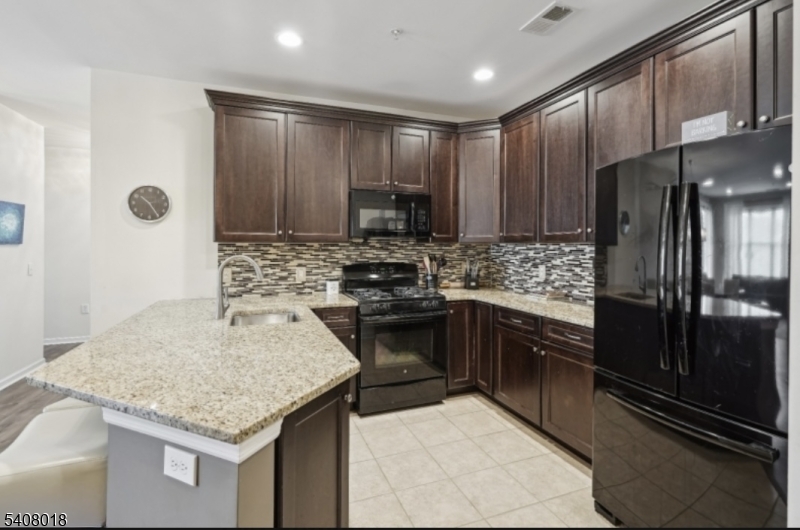 169 Tarrington Road, Unit 203 Hamburg, NJ 07419 - Photo 2 of 13