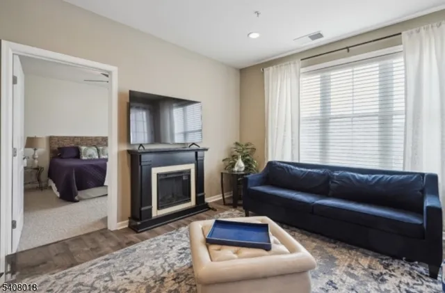 $399,000 | 169 Tarrington Road, Unit 203, Hamburg, NJ 07419