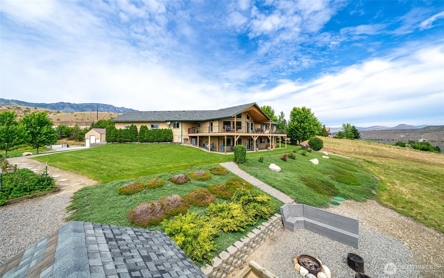 152 Starr Road Pateros, WA 98846 - Photo 3 of 40 Gallery Image 3