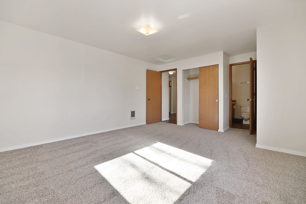 311 Date Street Sultan, WA 98294 - Photo 21 of 29 an empty room with closet