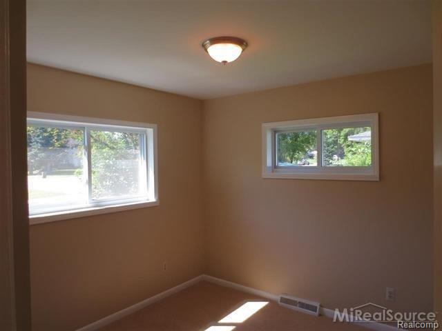 8635 21 Mile Road Utica, MI 48317 - Photo 10 of 17 10.JPG
