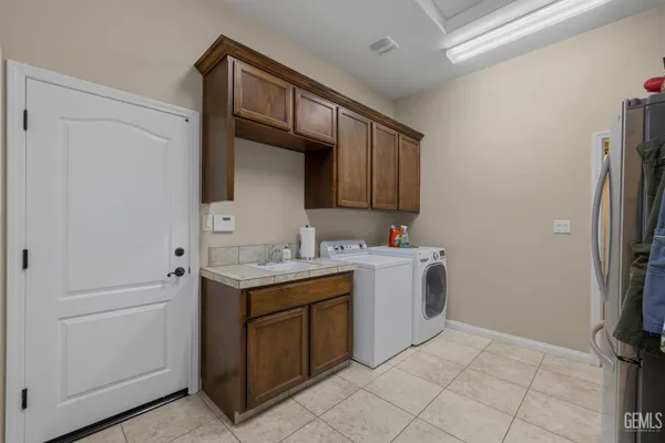 $950,000 | Undisclosed Address, Bakersfield, CA 93314