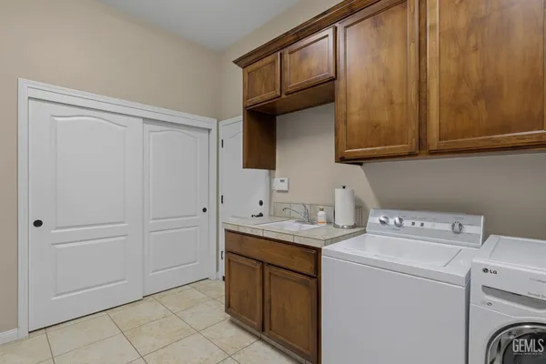 $950,000 | Undisclosed Address, Bakersfield, CA 93314