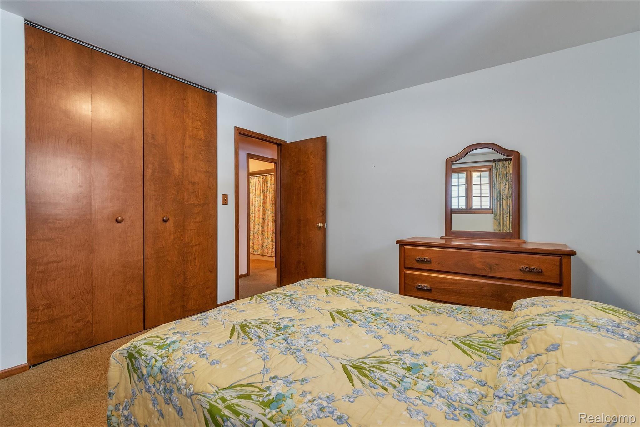 1216 State Road Fenton, MI 48430 - Photo 17 of 42 20-1216 State Rd-20.jpg