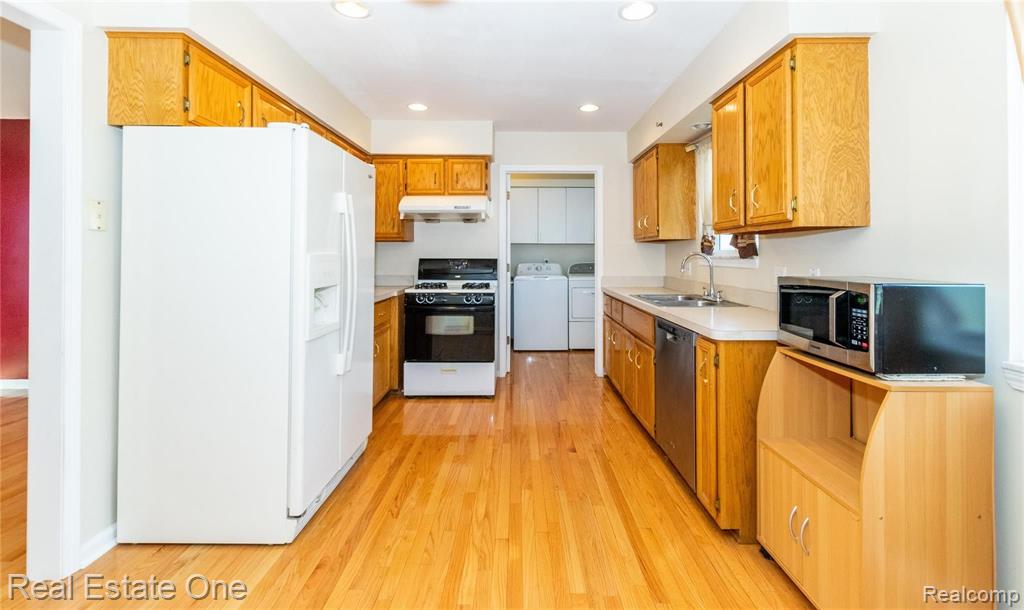 1327 East Auburn Road Rochester Hills, MI 48307 - Photo 7 of 18