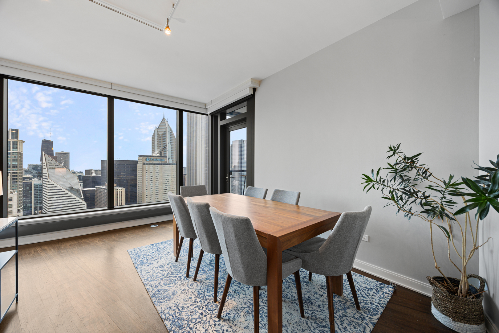 60 East Monroe Street, Unit 4806 Chicago, IL 60603 - Photo 9 of 37