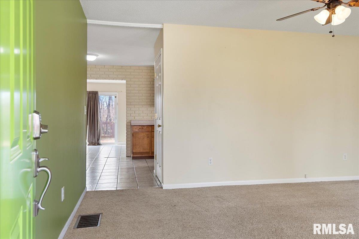 2085 Henley Road Springfield, IL 62702 - Photo 5 of 41