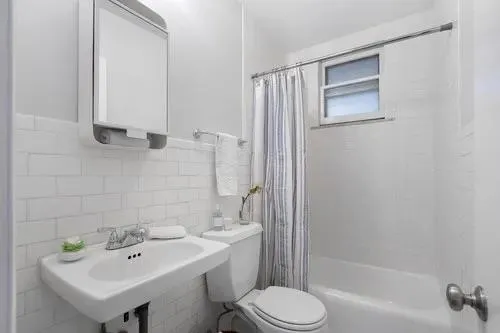 $1,990 | 4914 Park Avenue, Unit 2F, Weehawken, NJ 07086