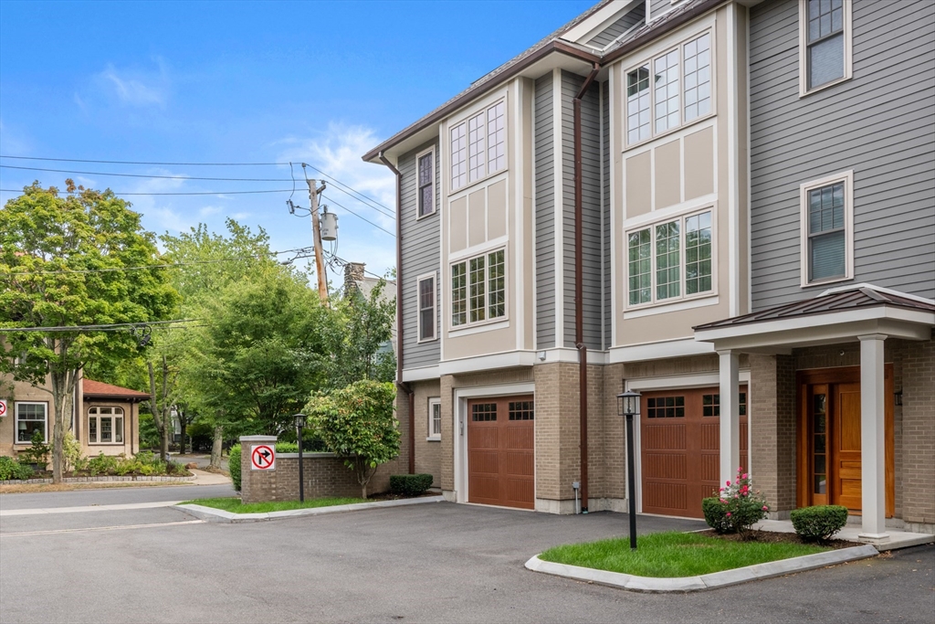 21 Crowninshield Road, Unit 21 Brookline, MA 02446 - Photo 29 of 30 Gallery Image 29