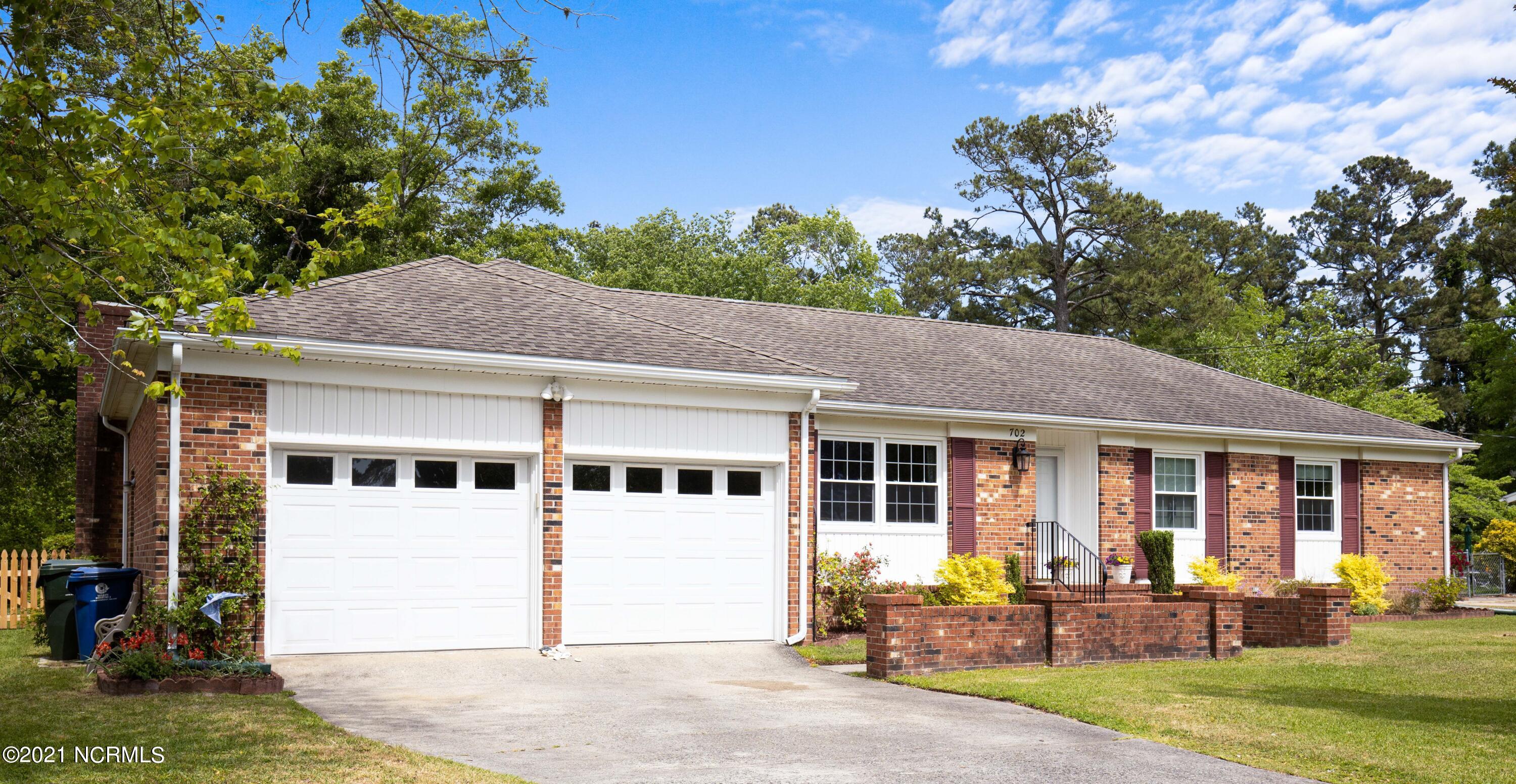 702 Friendly Road Morehead City, NC 28557 - Photo 1 of 39 Front ext.