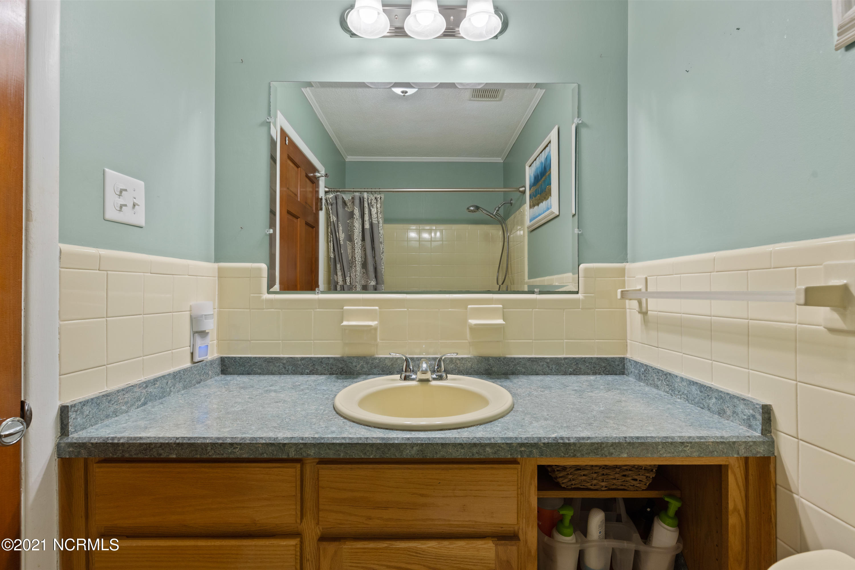 702 Friendly Road Morehead City, NC 28557 - Photo 29 of 39 bathroom1