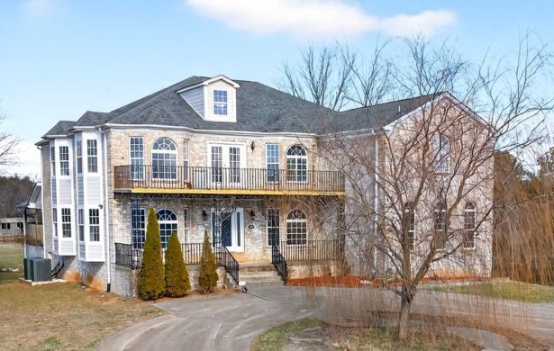 1463 B Vesta Road Lebanon, TN 37090 - Photo 2 of 86 a front view of a house with a yard
