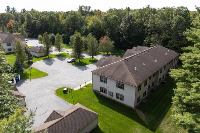 $280,000 | 16 Lancaster Place, Milton, NY 12020