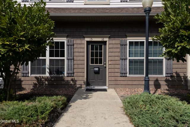 $280,000 | 16 Lancaster Place, Milton, NY 12020