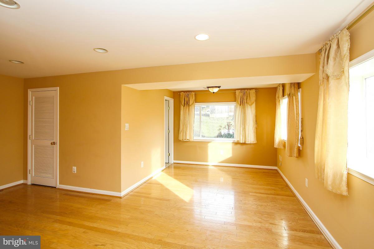 11815 Pittson Road Silver Spring, MD 20906 - Photo 13 of 30 Living Room