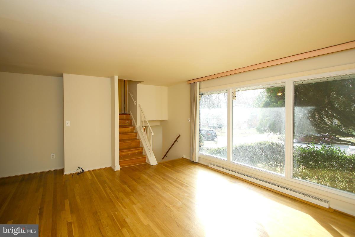 11815 Pittson Road Silver Spring, MD 20906 - Photo 18 of 30 Living Room