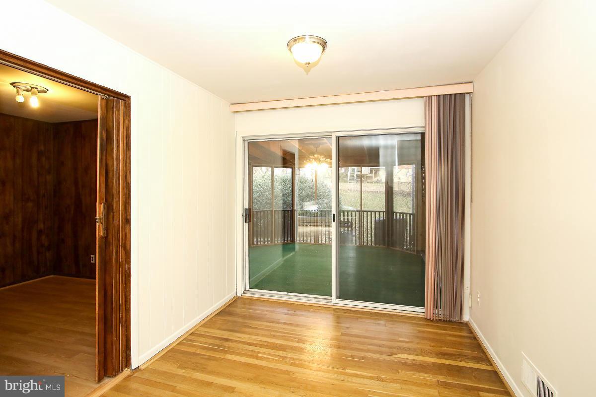 11815 Pittson Road Silver Spring, MD 20906 - Photo 20 of 30 Living Room
