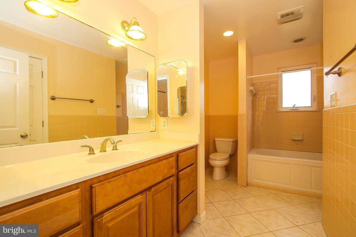 11815 Pittson Road Silver Spring, MD 20906 - Photo 29 of 30 Bath (Master)