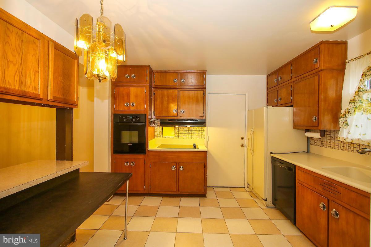 11815 Pittson Road Silver Spring, MD 20906 - Photo 4 of 30 Kitchen