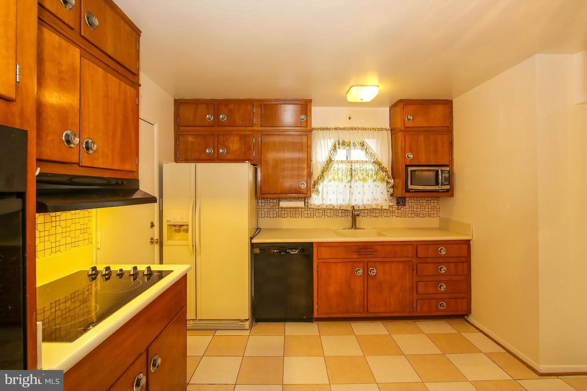 11815 Pittson Road Silver Spring, MD 20906 - Photo 5 of 30 Kitchen