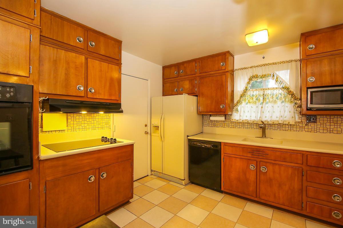 11815 Pittson Road Silver Spring, MD 20906 - Photo 8 of 30 Kitchen