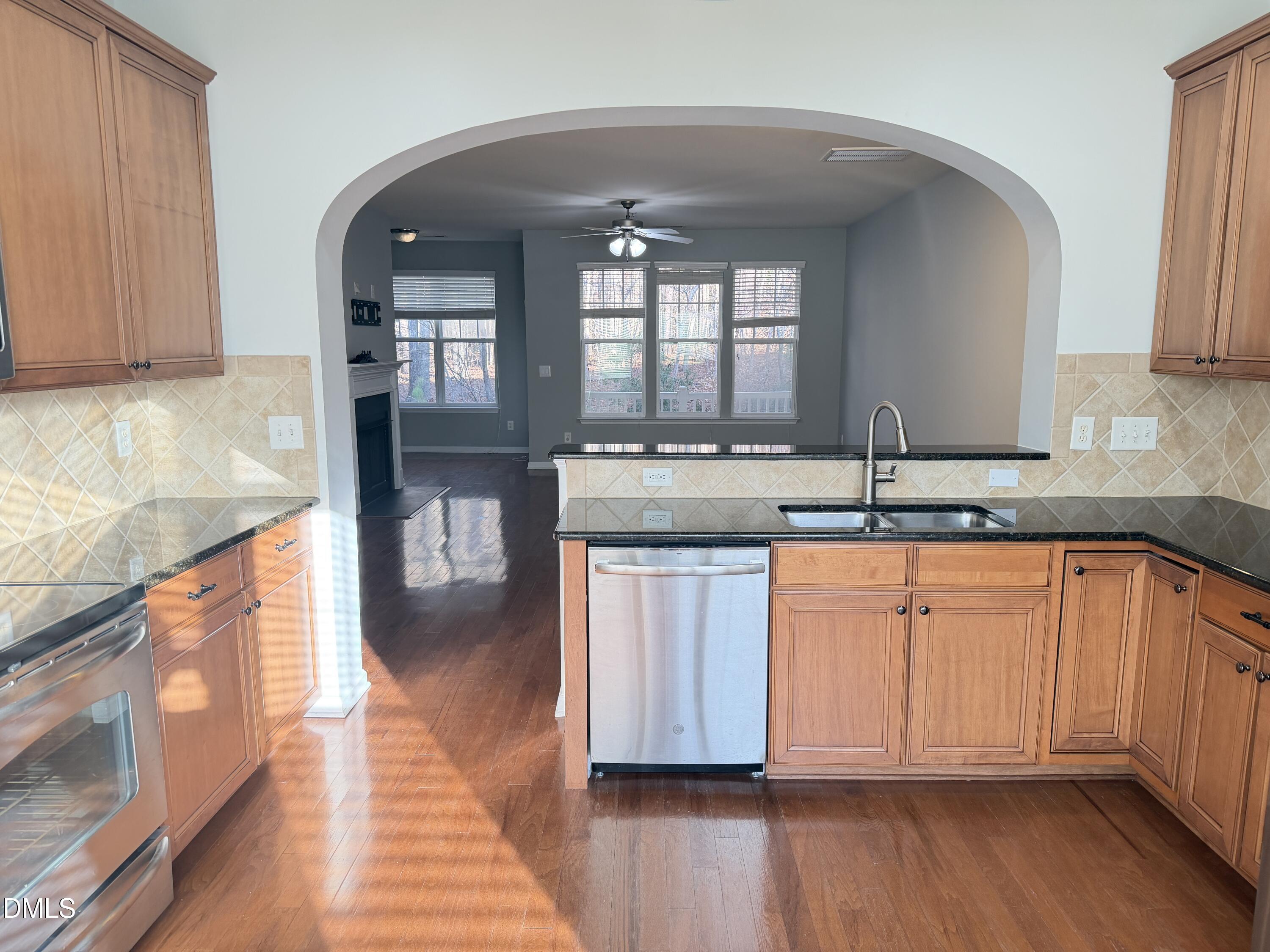 6136 Braidwood Court Raleigh, NC 27612 - Photo 5 of 14 IMG_5892