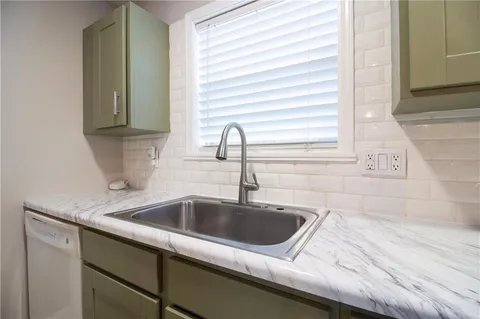 $185,000 | 388 Fairway Drive, Laplace, LA 70068