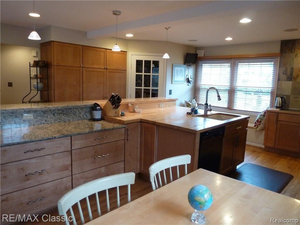 7446 Franklin Ridge Way West Bloomfield, MI 48322 - Photo 5 of 41 P1050266.JPG