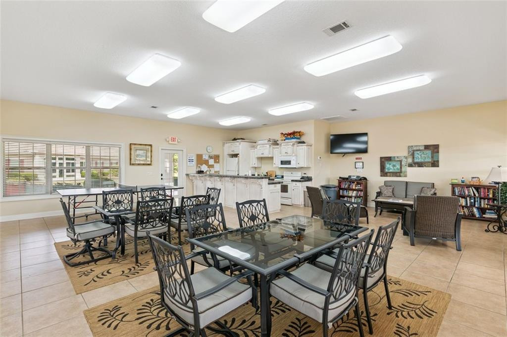 152 Villa Road Brunswick, GA 31525 - Photo 35 of 37 Community room with a full kitchen