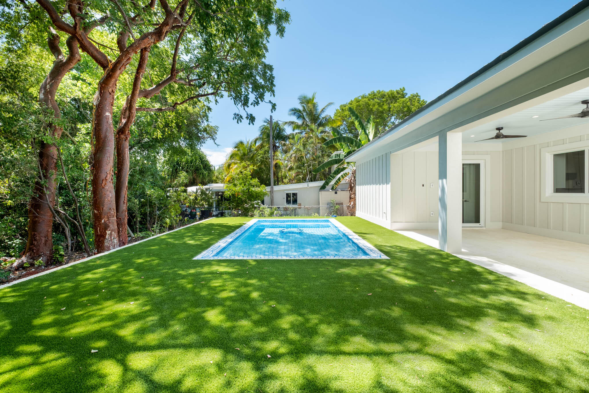 36 Park Road Islamorada, FL 33036 - Photo 35 of 40 Pool & Turf
