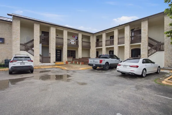 $2,495 | 611 Carpenter Avenue, Unit 201, Austin, TX 78753