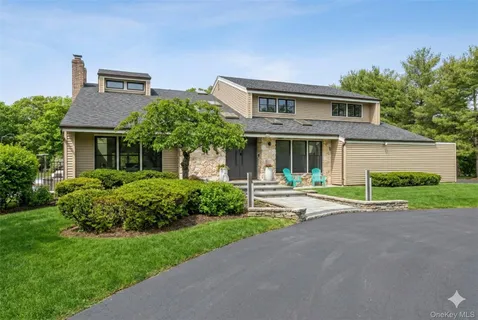 $2,798,000 | 45 Carriage Court, Muttontown, NY 11791