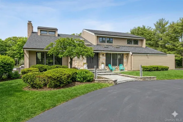 $2,798,000 | 45 Carriage Court, Muttontown, NY 11791