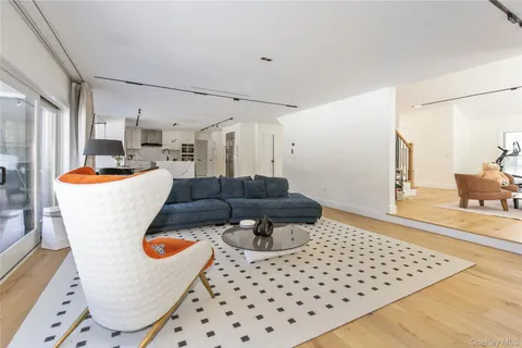 $2,798,000 | 45 Carriage Court, Muttontown, NY 11791