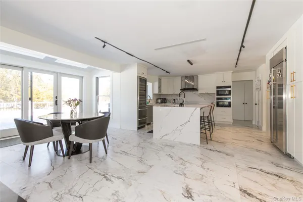 $2,798,000 | 45 Carriage Court, Muttontown, NY 11791