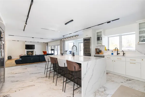 $2,798,000 | 45 Carriage Court, Muttontown, NY 11791