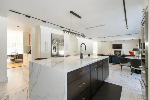 $2,798,000 | 45 Carriage Court, Muttontown, NY 11791