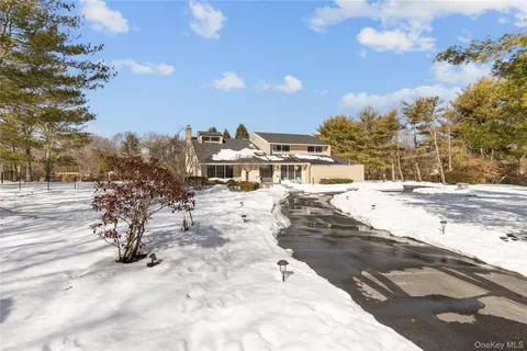 $2,798,000 | 45 Carriage Court, Muttontown, NY 11791