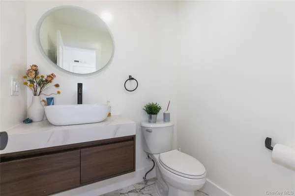 $2,798,000 | 45 Carriage Court, Muttontown, NY 11791