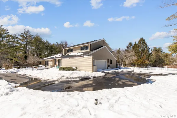 $2,798,000 | 45 Carriage Court, Muttontown, NY 11791