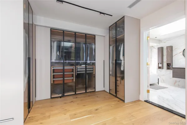 $2,798,000 | 45 Carriage Court, Muttontown, NY 11791