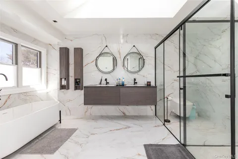 $2,798,000 | 45 Carriage Court, Muttontown, NY 11791