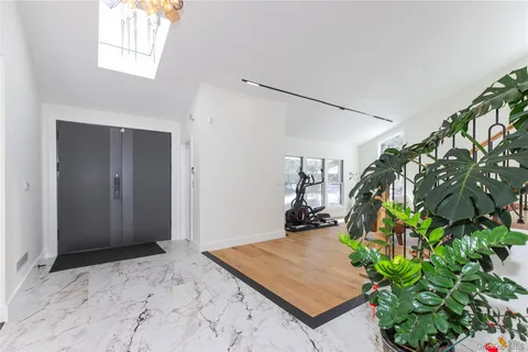 $2,798,000 | 45 Carriage Court, Muttontown, NY 11791