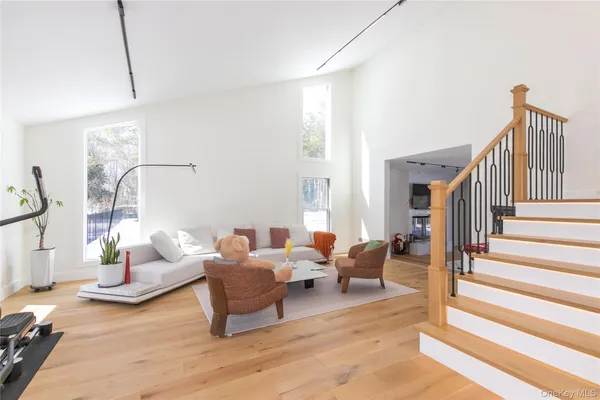 $2,798,000 | 45 Carriage Court, Muttontown, NY 11791